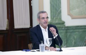 Presidente Luis Abinader felicita a periodistas dominicanos en su día