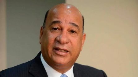 Senador Rojas acusa Ministro del MAP de violar ley de función pública