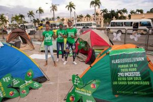 Mujeres dominicanas mantienen protestas por tema aborto