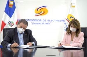 Superintendencia de Electricidad y NUVI firman importante convenio