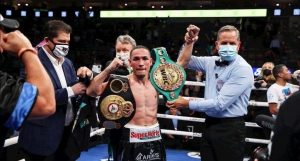 El “Gallo” Estrada vence “Chocolatito” y gana dos títulos mundiales de boxeo