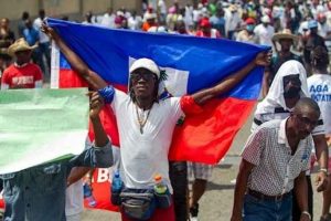 Haitianos reeditan marcha contra proyecto constitucional del Gobierno