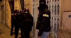 BARCELONA: Arrestan dominicanos por robo y agresión en un prostíbulo