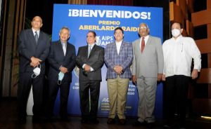 Premio internacional para cronistas Roosevelt Comarazamy y Héctor Cruz