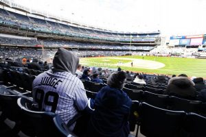 Neoyorquinos regresan emocionados al Yankee Stadium