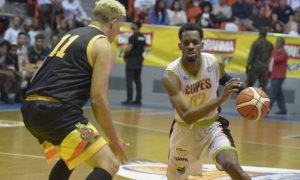 Juan Manuel Suero hace triple doble, el Cupes gana en basquet de Santiago