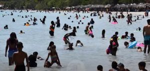 Representantes de Boca Chica rechazan playa esté contaminada