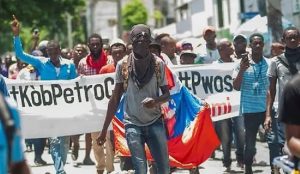 Paralizan labores económicas y educativas en protesta por secuestros