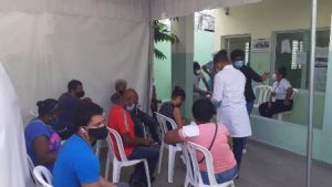 Notifican cuatro muertes y 585 nuevos contagios de COVID en R. Dominicana