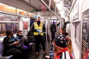 Usuarios metro NY, más preocupados por seguridad que por Covid-19