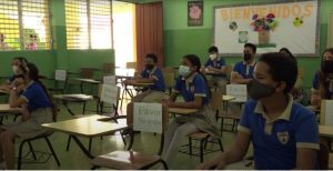 Educación convoca hoy a más 400 mil estudiantes a docencia semipresencial