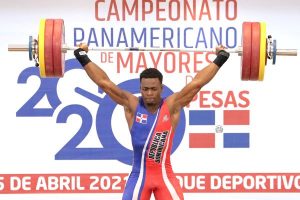 Zacarías Bonnat gana medalla de oro y dos de plata en clasificatorio de pesas