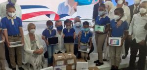 RD recibe medio millón de tabletas distribuirá entre estudiantes primaria