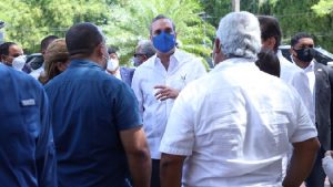 Abinader dice hay suficientes vacunas para segunda dosis y «llegarán más»