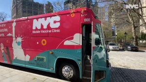 Centros de vacunación móviles recorren las calles de Nueva York