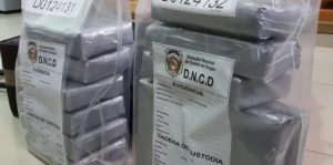 AZUA: Ocupan 217 paquetes cocaína en embarcación oculta en manglares