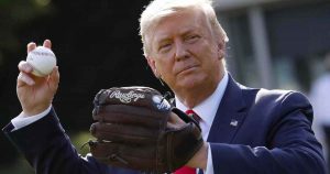 Donald Trump pide boicotear a la Liga Mayor de Béisbol y a ocho empresas