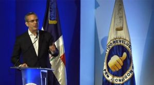 Abinader propone elevar capacidad profesional de los miembros del PRM