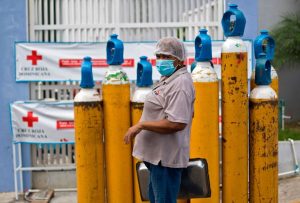 Semana dominicana cierra en medio complicada situación por la Covid-19 Semana dominicana cierra en medio complicada situación por la Covid-19