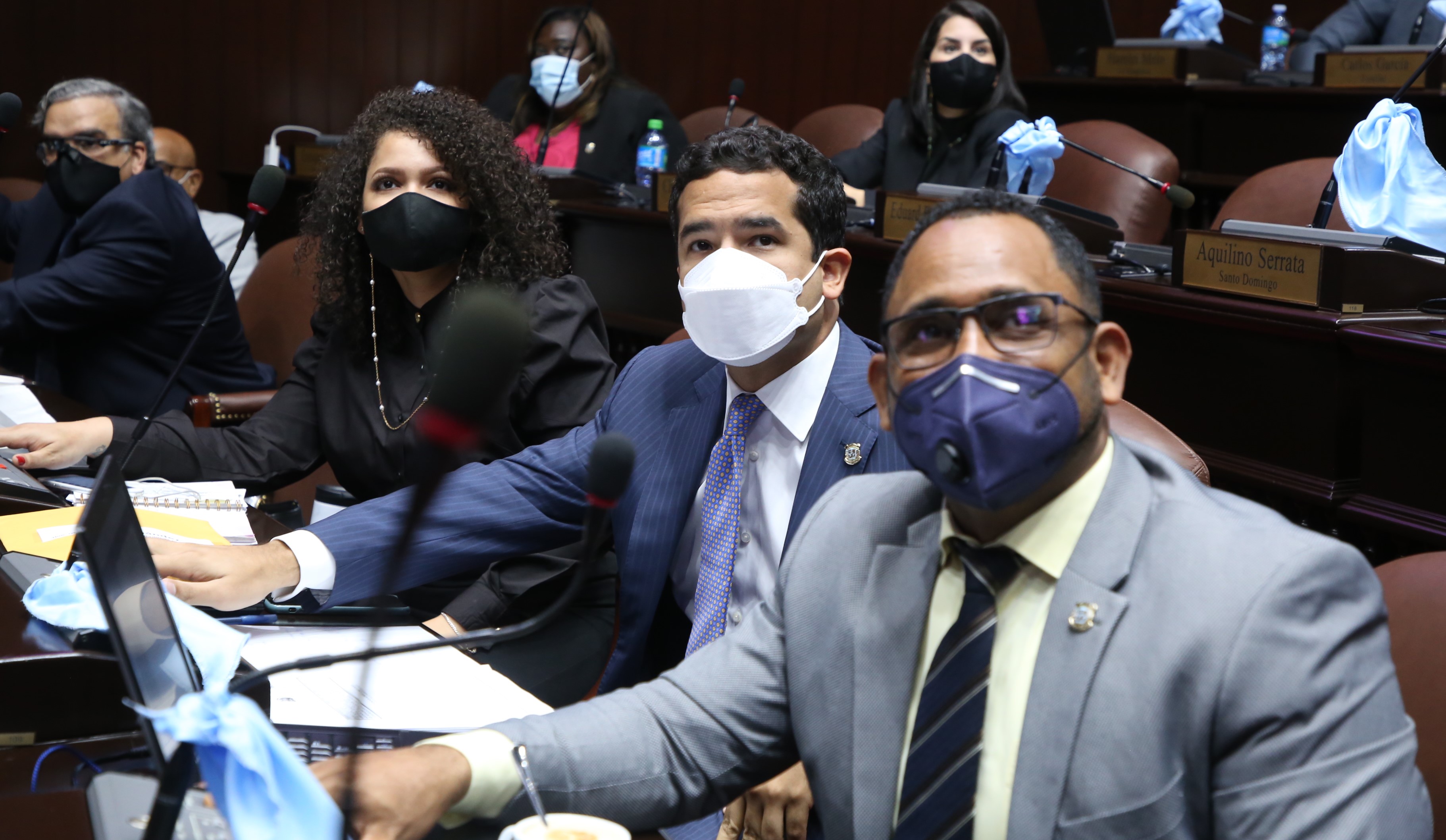 Diputados aprueban contrato compra de 9.9 millones de vacunas a Pfizer imagen