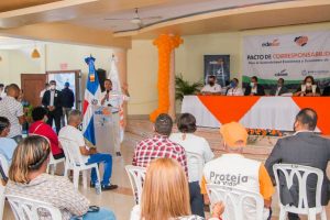 Edesur firma pacto social con 20 comunidades de Villa Altagracia