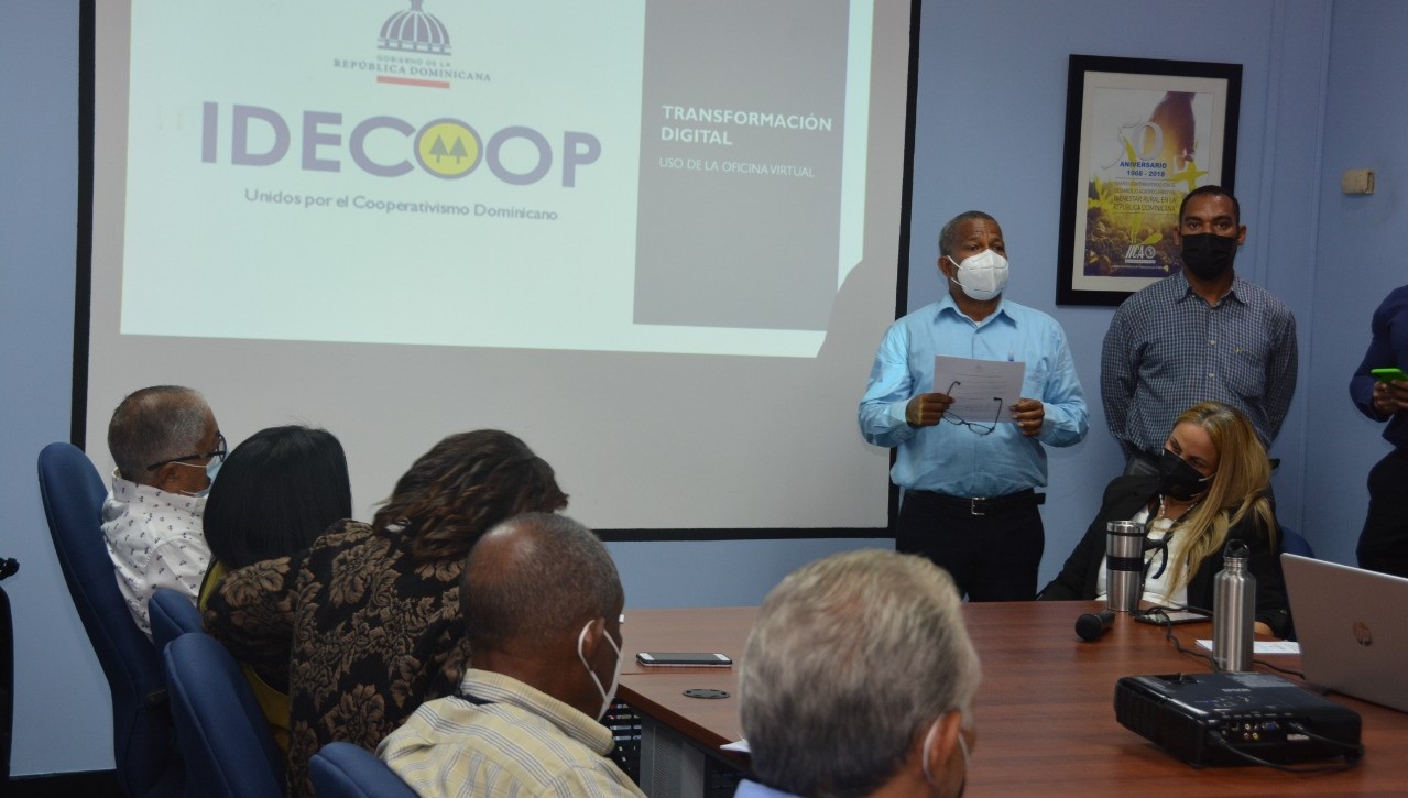 Instruyen técnicos del FEDA en formación de cooperativas imagen