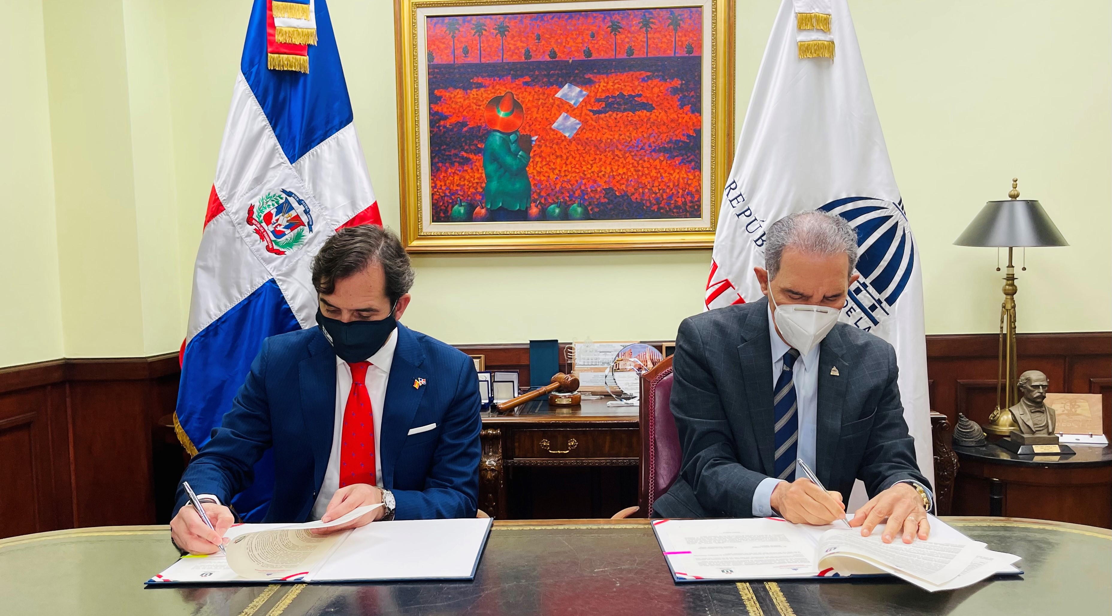 MESCYT y universidad de Madrid entregarán 200 becas a dominicanos imagen