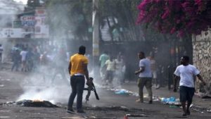 Mueren  90 personas en Haití por choques entre bandas armadas