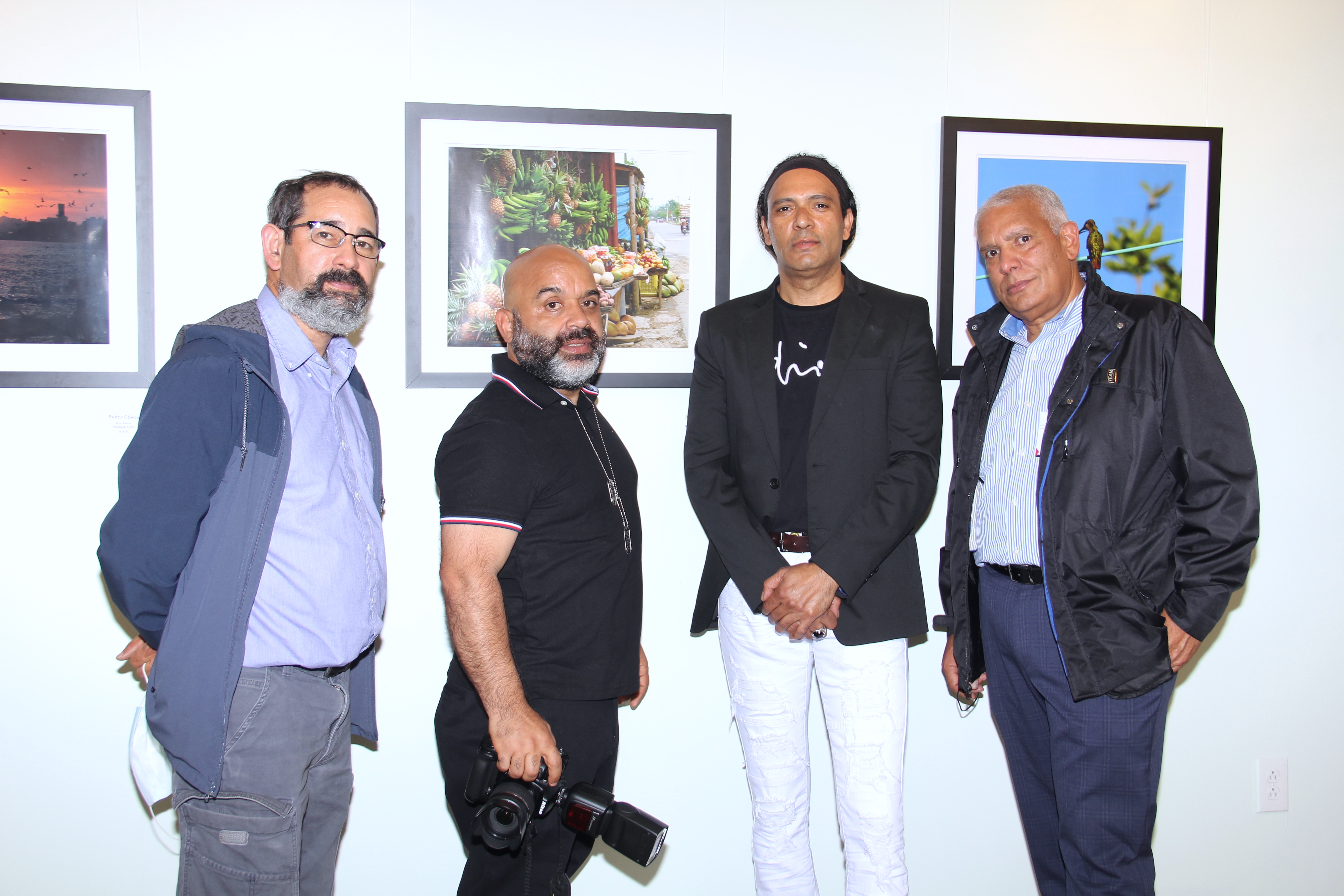 NUEVA YORK: Comisionado Cultura de RD abre primera exposición de fotos imagen