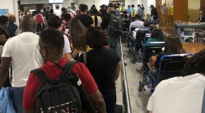 Hay serios retrasos en el chequeo de personas que entran a R. Dominicana   