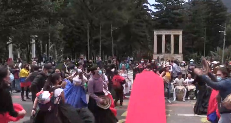 COLOMBIA: Gobierno pide diálogo político, mientras protestas siguen imagen