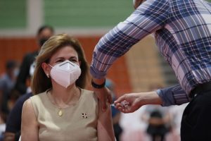 La vicepresidenta Raquel Peña se vacuna contra el coronavirus