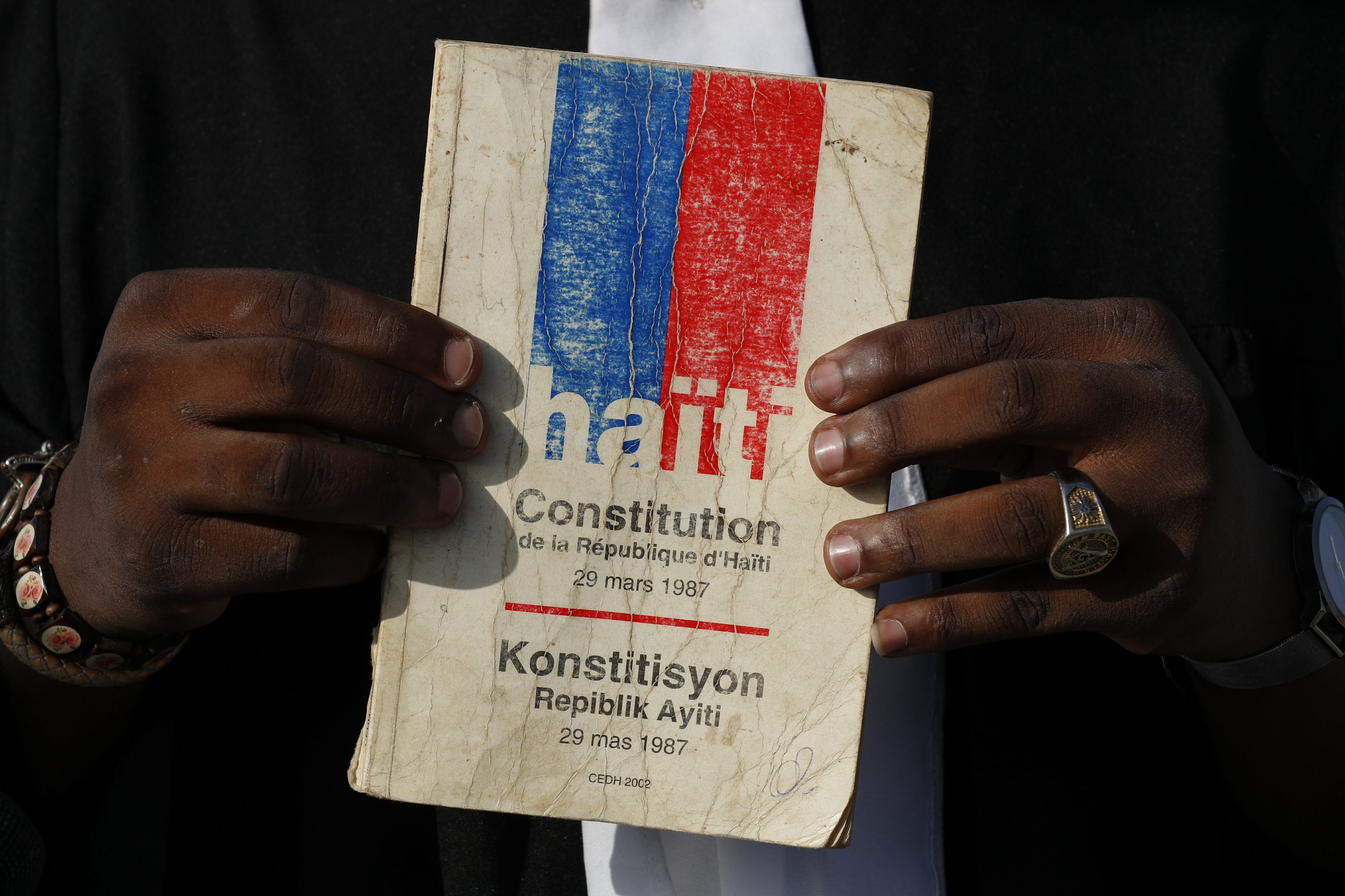 Inician debates sobre proyecto de una nueva Constitución haitiana imagen
