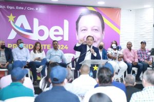 Abel Martínez encabeza encuentros políticos en Santo Domingo Este