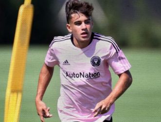 El delantero Edison Azcona no jugará en Uruguay por fatiga El delantero Edison Azcona no jugará en Uruguay por fatiga