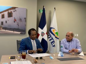 Partido Cívico Renovador entrega informe consulta nacional al INFOTEP