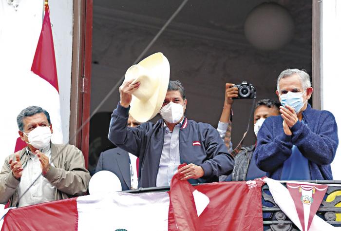 Perú crispado sigue esperando la proclamación de su presidente imagen