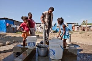 Violencia armada en Haití pone en riesgo distribución de agua potable