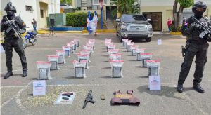 Autoridades ocupan 168 paquetes de cocaina en una finca de Barahona