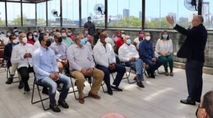 Domínguez Brito juramenta equipo político en la circunscripción 2 del DN