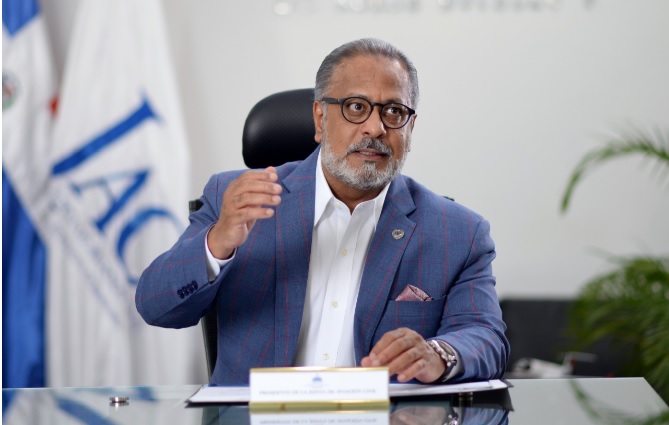 Gobierno impone nuevas restricciones a la entrada de viajeros de 18 países* imagen