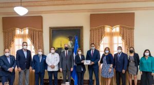 Alianza empresarial entrega más de $63 millones en medicamentos al Gobierno