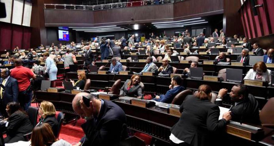 Diputados aprueban proyecto que elimina cobro reinscripción de alumnos imagen