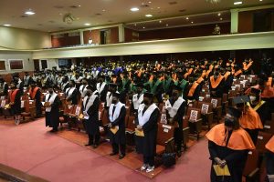 Universidad Católica Santo Domingo gradúa 819 nuevos profesionales