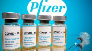 Pfizer solicitará aprobación de tercera dosis de su vacuna contra la COVID-19