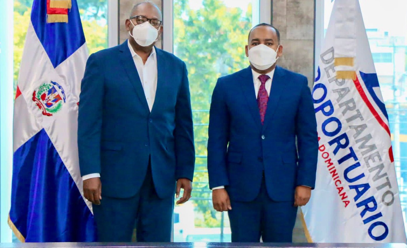 Director DA y candidato a rector UASD tratan inclusión de carrera en Administración y Gestión Aeroportuaria imagen