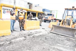 Ministerio de Obras Públicas cierra 53 pasos ilegales en la autopista Duarte