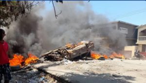 HAITI: Barricadas y saqueos tras funeral de Jovenel Moïse