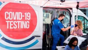 Se triplican los contagios de COVID-19 en Estados Unidos en dos semanas