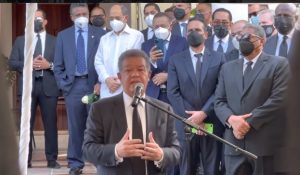 Leonel pronuncia emotivo panegirico en el sepelio de su madre Yolanda